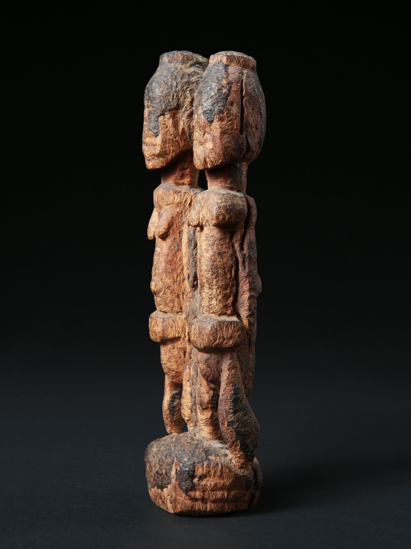 A Dogon Pair of Figures Paire de figurines
Dogon, Mali
Sans socle / without base&hellip;