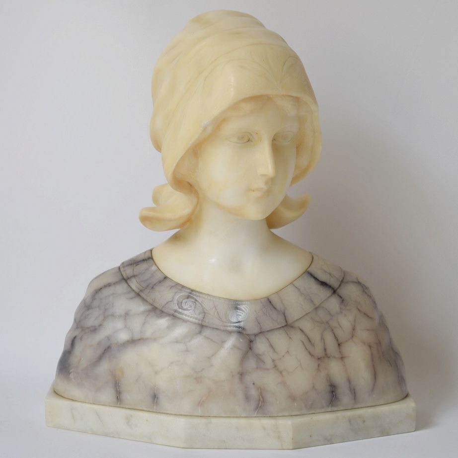 Null Girl's bust in hewn marble. 30 x 27.
