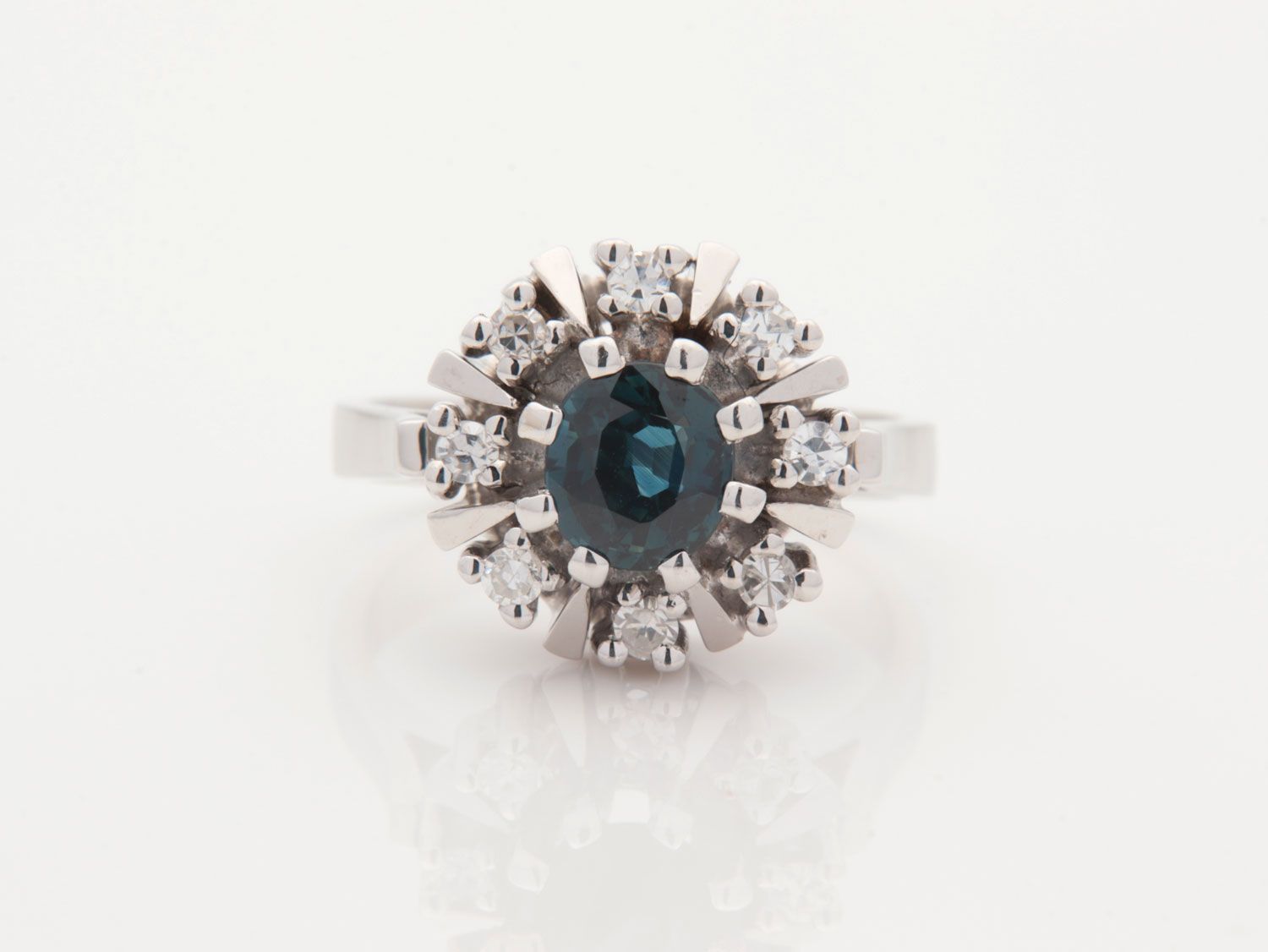 Diamant/Saphir - Damenring Or blanc 585 - 14 ct - poinçonné, tête d'anneau en fo&hellip;
