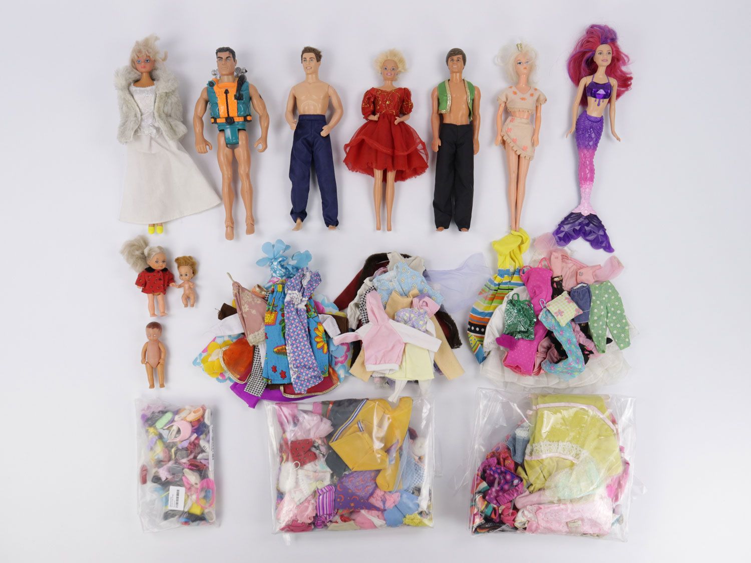 Null Lot de Barbie et autres - 10 poupées, 1 Barbie sirène, 2 Barbie (cheveux co&hellip;