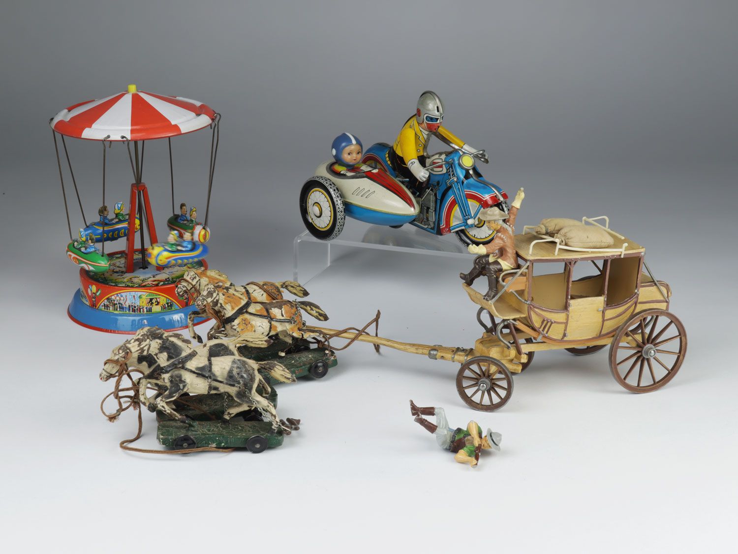 Null tin toy, etc. - 1 motorcycle with sidecar, tin, unmarked, polychrome printe&hellip;