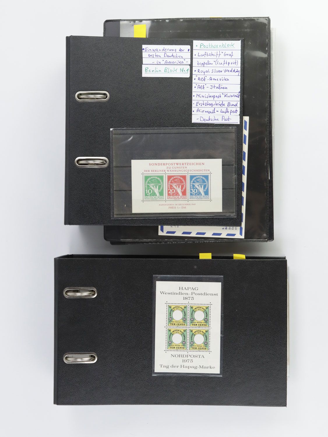 Null Albums de timbres / entiers postaux - 2 albums à anneaux, HAPAG Westindien,&hellip;