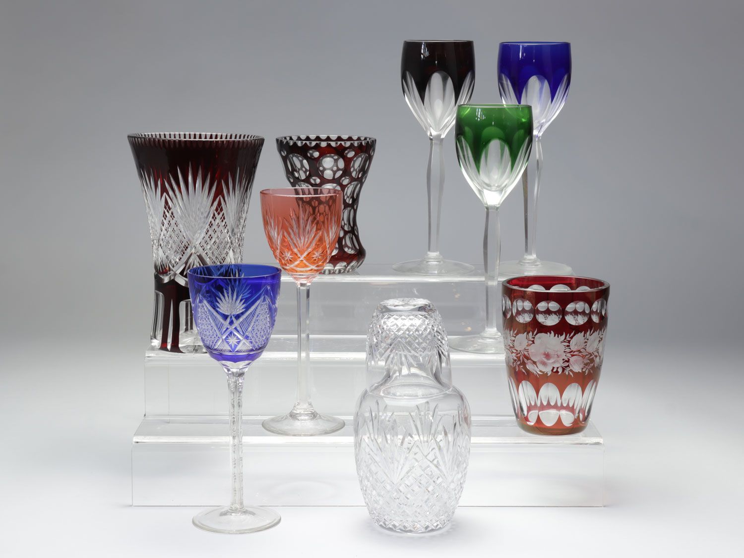 Null Lot de 9 verres à vin, vases et carafes avec verre assorti, de formes, tail&hellip;