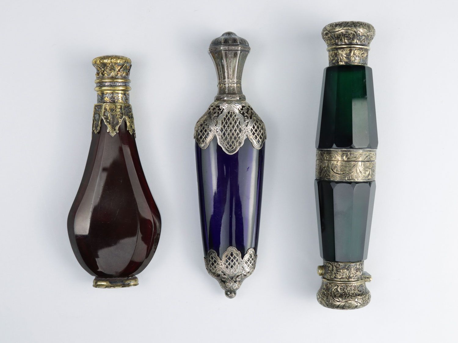 Null Flacon de parfum - 19e siècle, en partie vers 1900, argent testé à l'acide,&hellip;