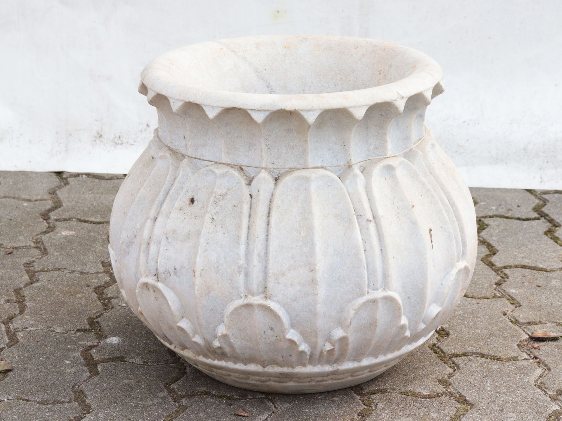 Null Vase de jardin - marbre, pied rond et encastré, corps ventru, décor de palm&hellip;
