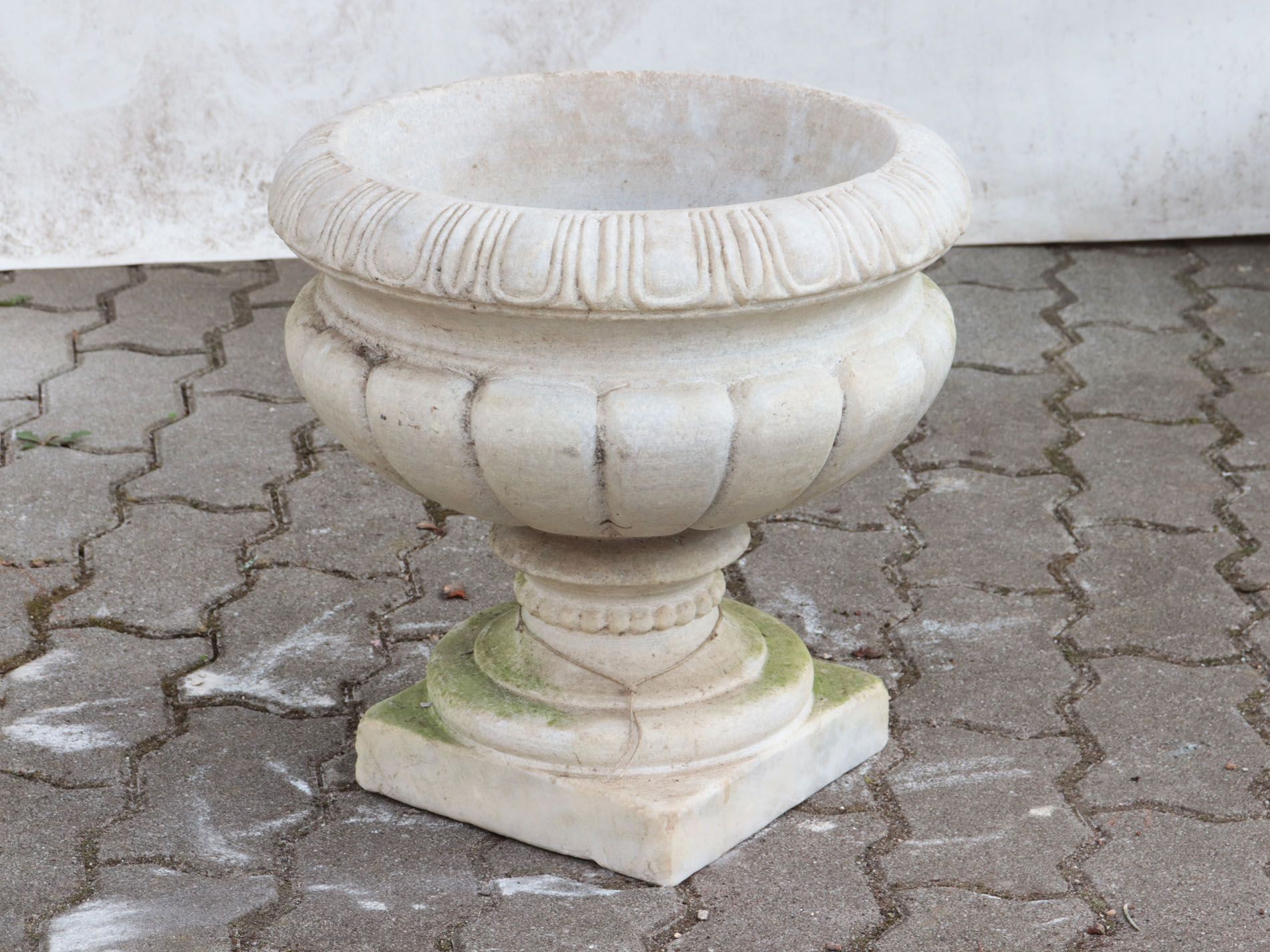 Null Vase de jardin - pierre naturelle, plinthe carrée, base ronde, paroi bombée&hellip;