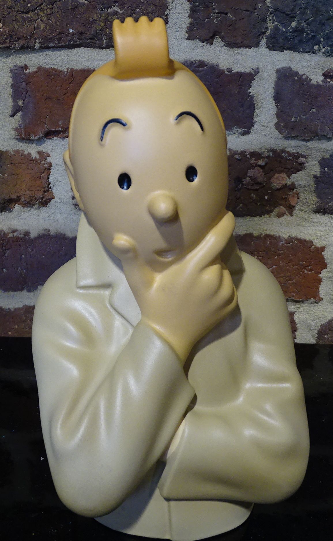 Tintin & Hergé 
Busto di Tintin, altezza 24cm.