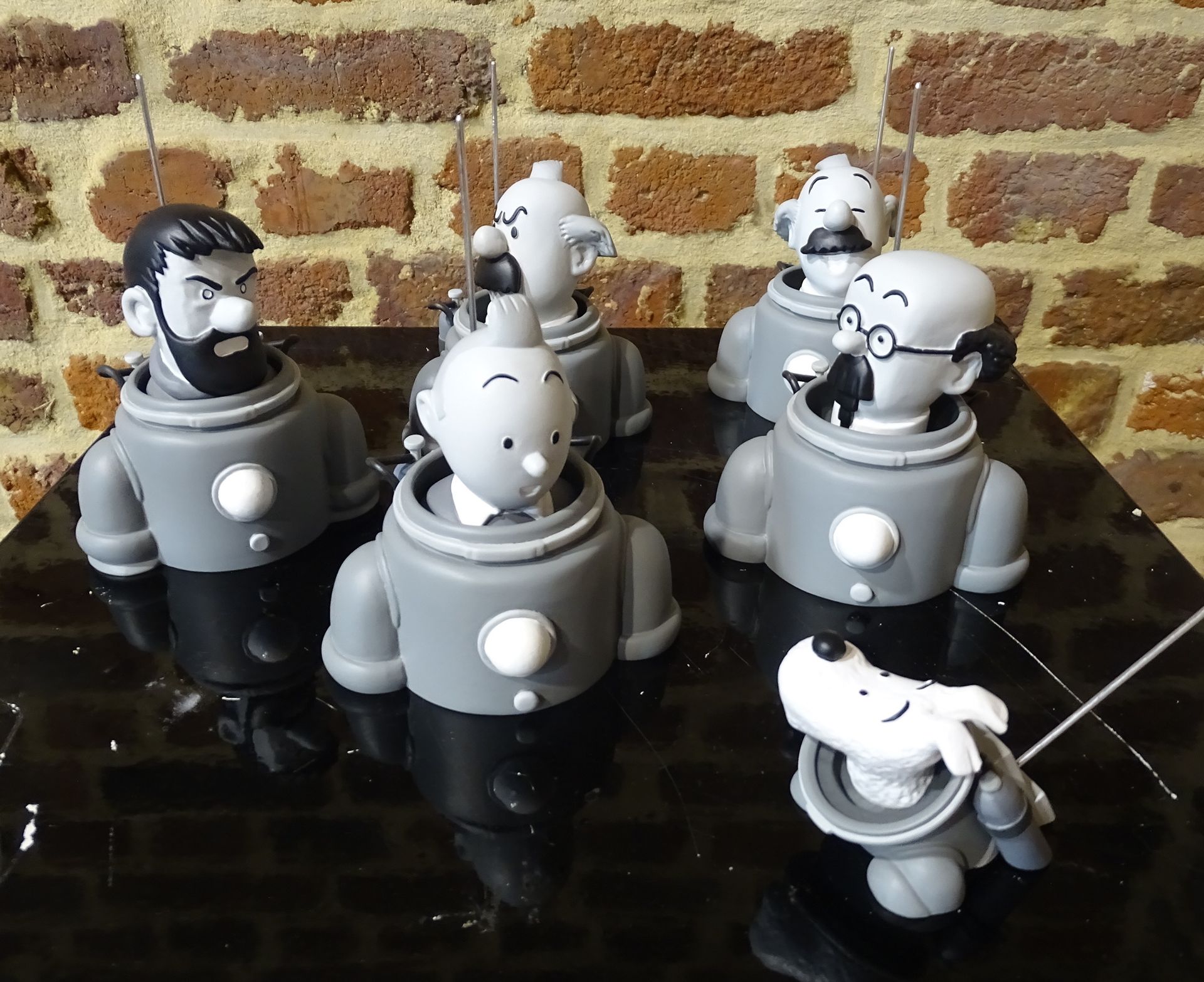 Tintin & Hergé Limited collection of busts of Tintin in space. Beautiful black a&hellip;