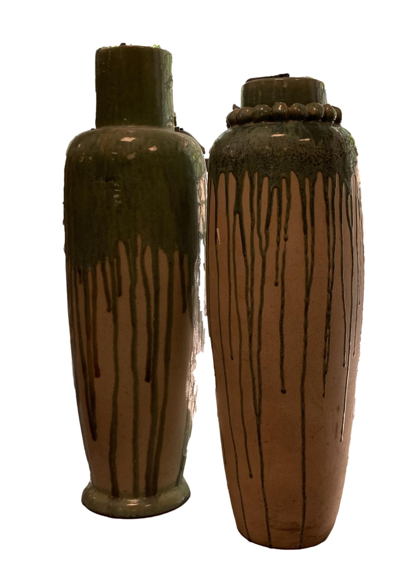 Null ROYAL HICKMAN

两套带绿色水滴和应用球的釉面陶瓷花瓶组合

H.53.5和59.5厘米