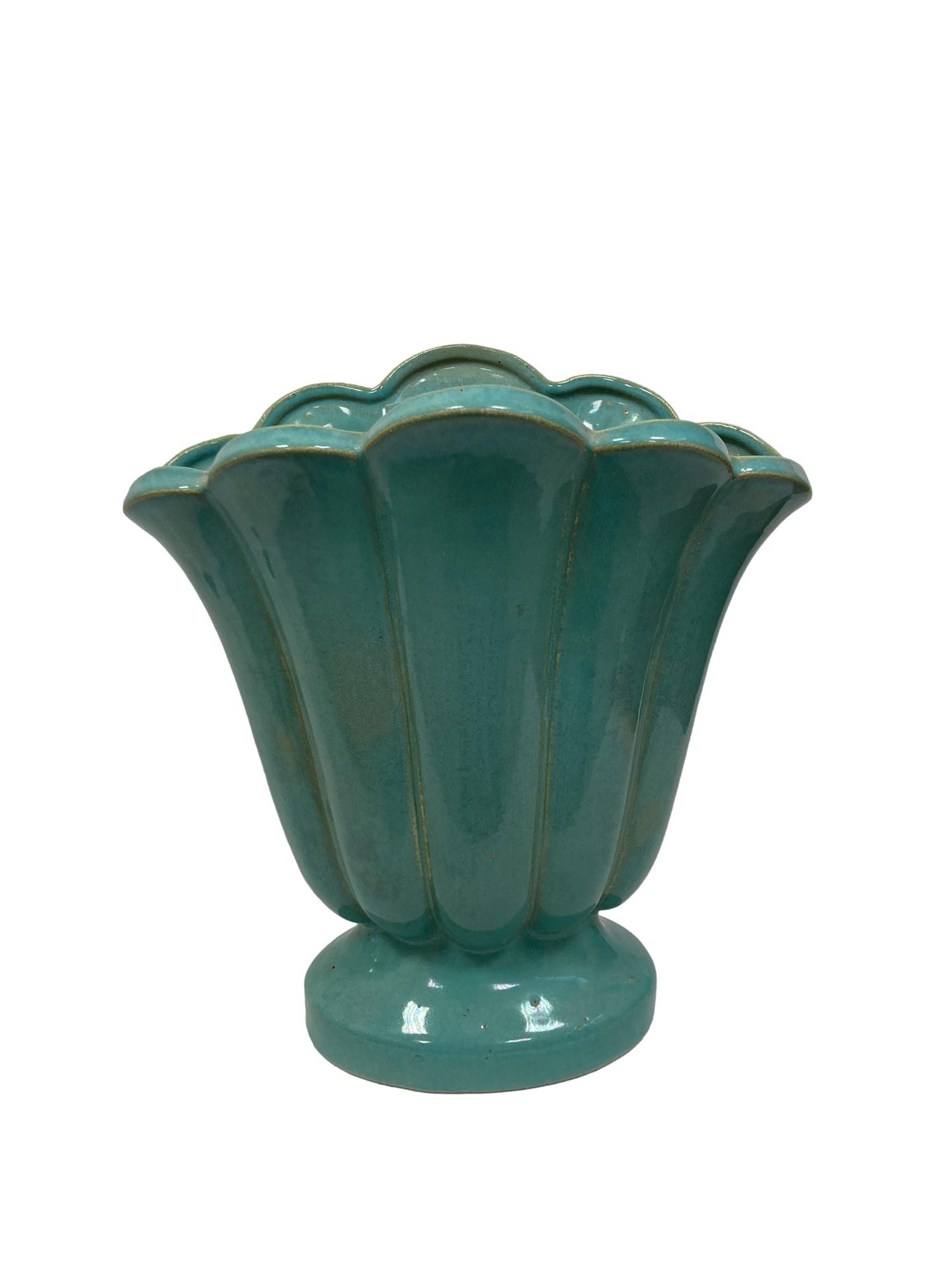Null 皇家海格

绿色釉面陶瓷花瓶，侧面扁平，有大块的伽蓝装饰

H.31厘米