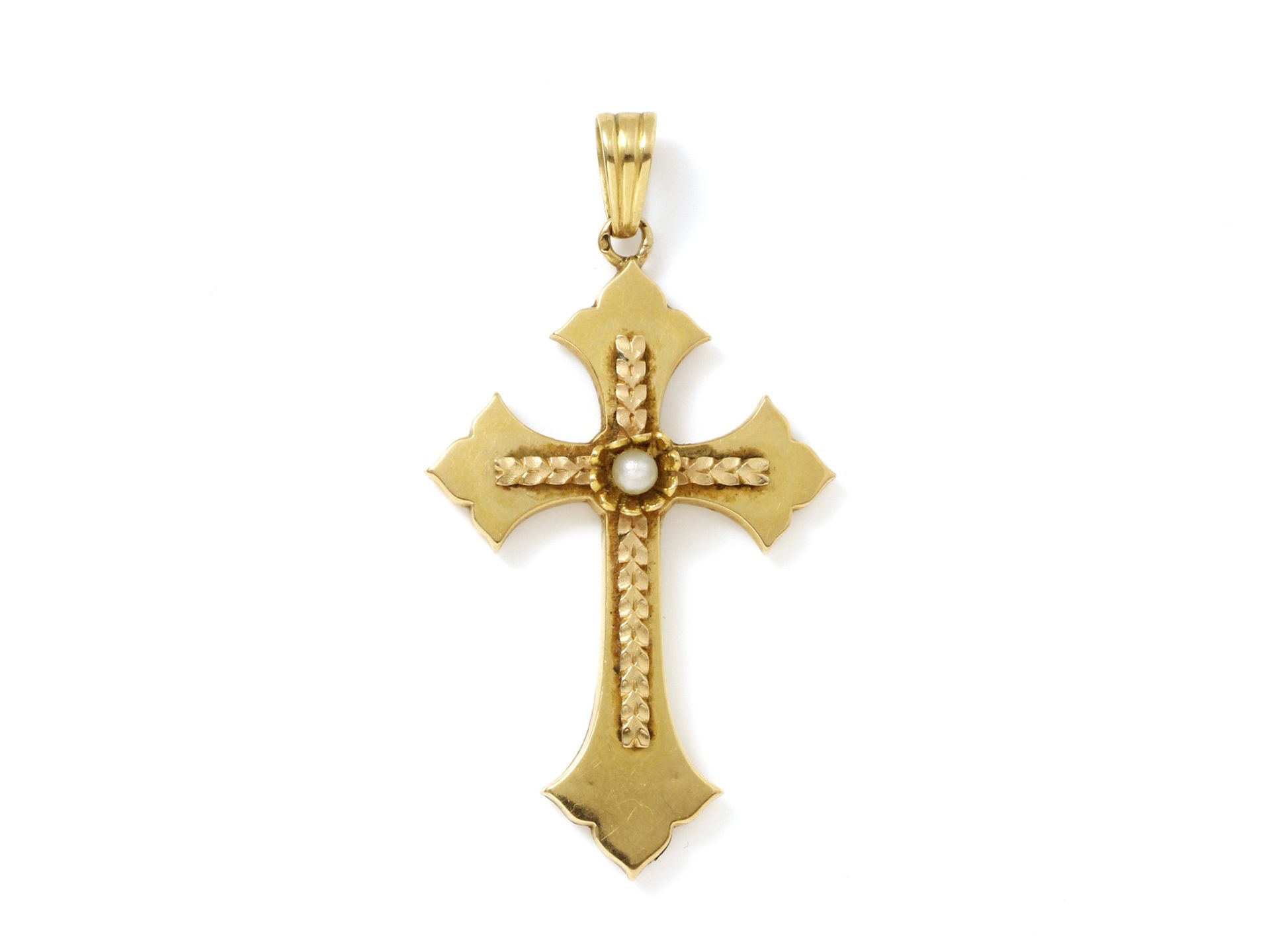Null Anhänger aus 750er Gold in Form eines treflierten Kreuzes, auf dem ein gedr&hellip;