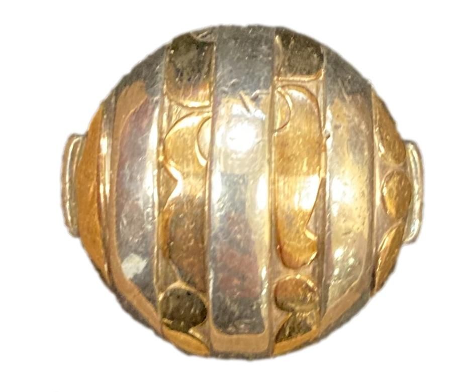 Null JEAN DESPRÉS (1889-1980)

Kugelring aus 800er Silber und 750er Gold, mit ge&hellip;