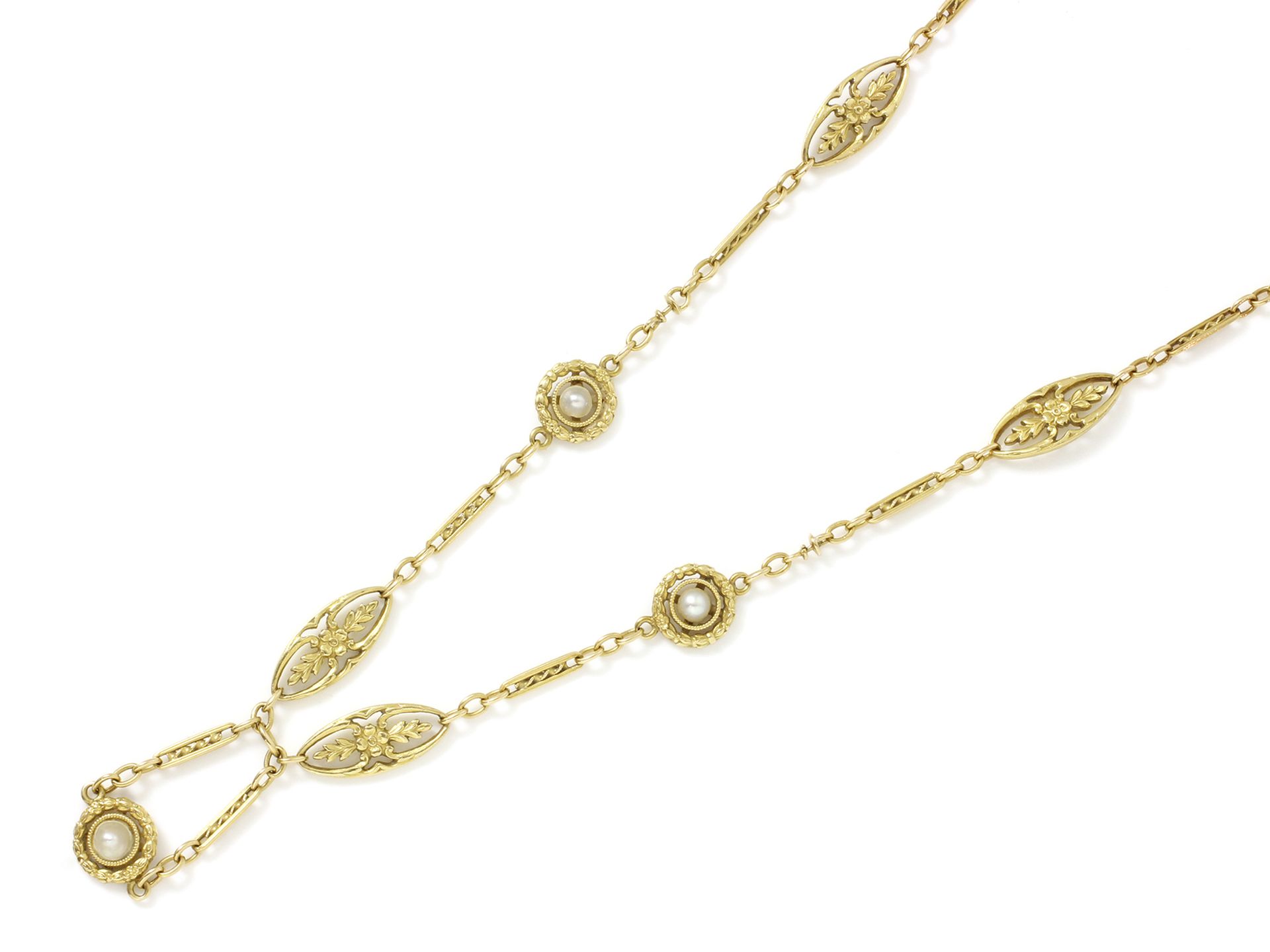 Null Necklace in gold 750 thousandth, composed of openwork links delicately chis&hellip;