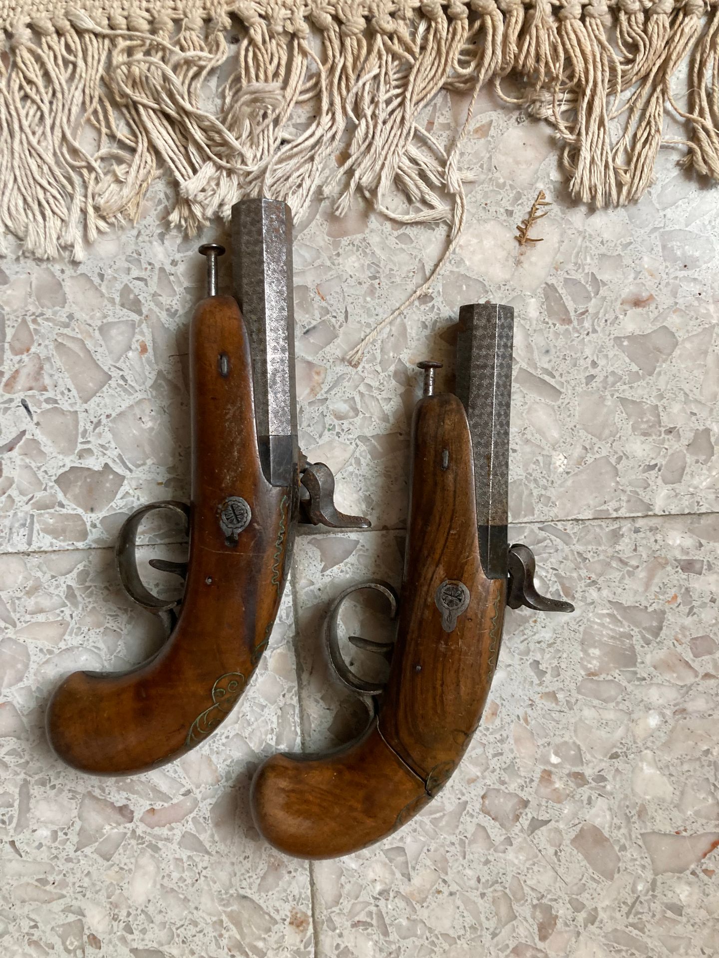 Null Pair of small percussion pistols.
Jaspered and chased rear percussion locks&hellip;