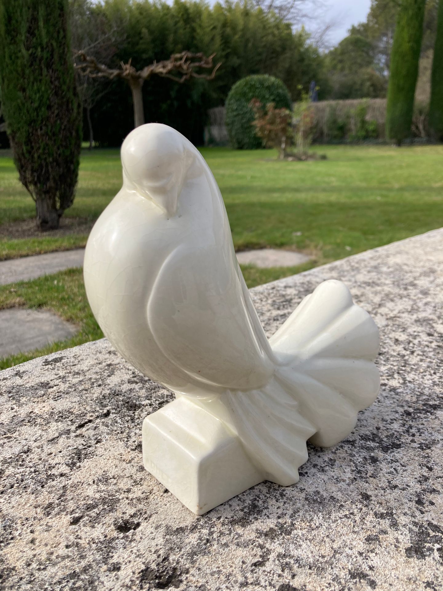 Null Jacques ADNET (1900-1984)
Dove
White earthenware sculpture. Circa 1930
H. 2&hellip;
