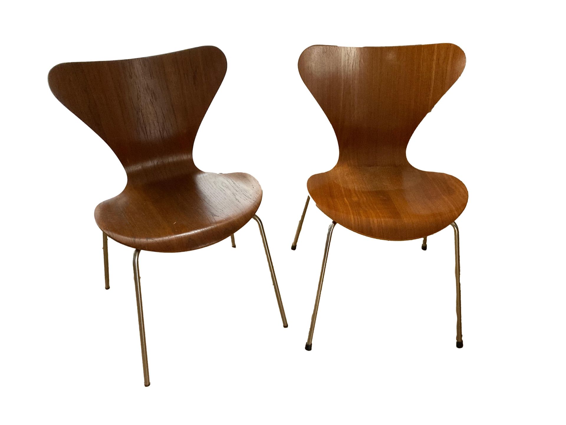 Null 阿尔内-雅各布森（1902-1971）
系列 7
四把红木和镀铬钢椅组合
弗里茨-汉森版本 标记
H.77 厘米
旧版