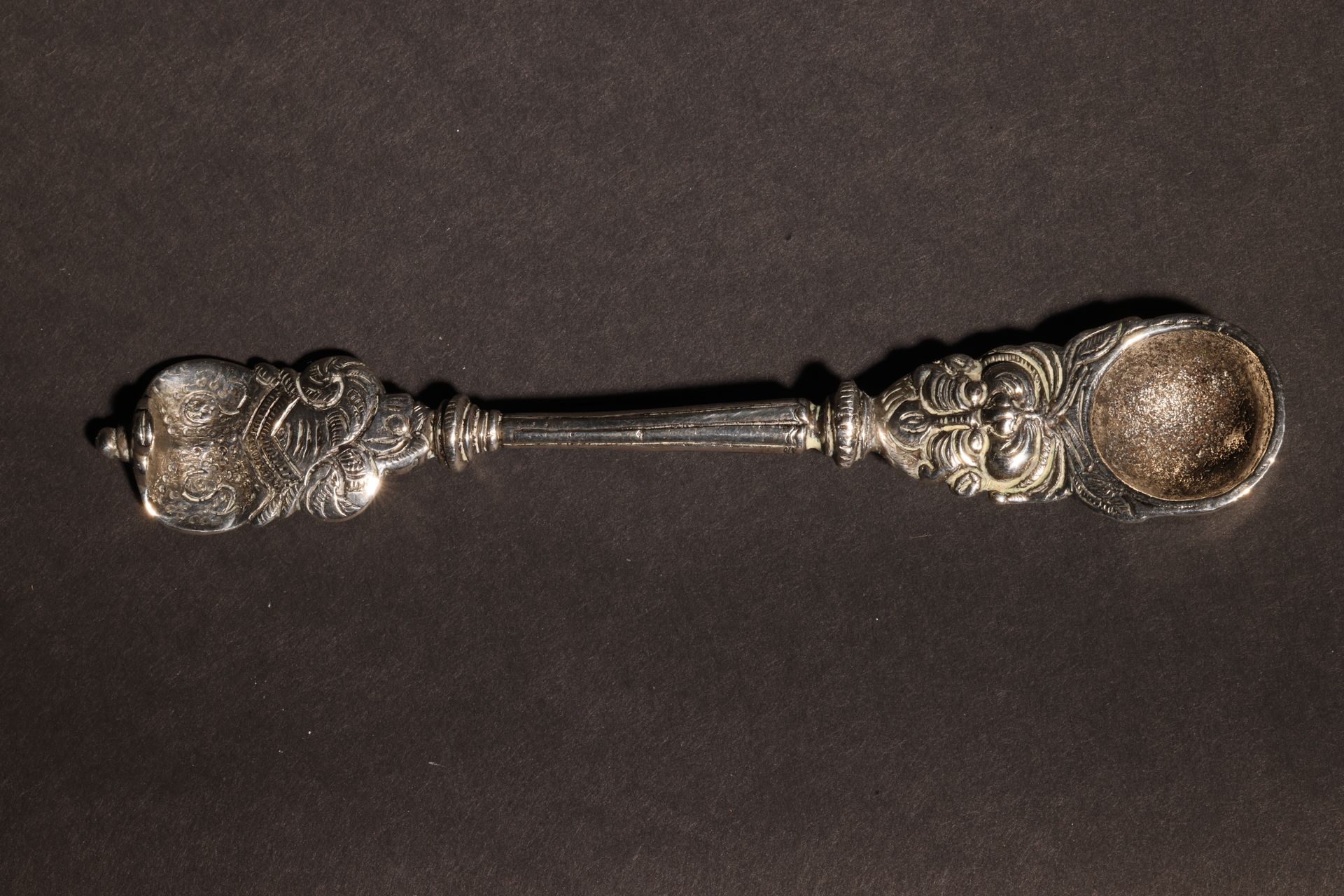 An Antique South Asian Opium Spoon 古老的南亚鸦片汤匙尺寸。约6英寸长