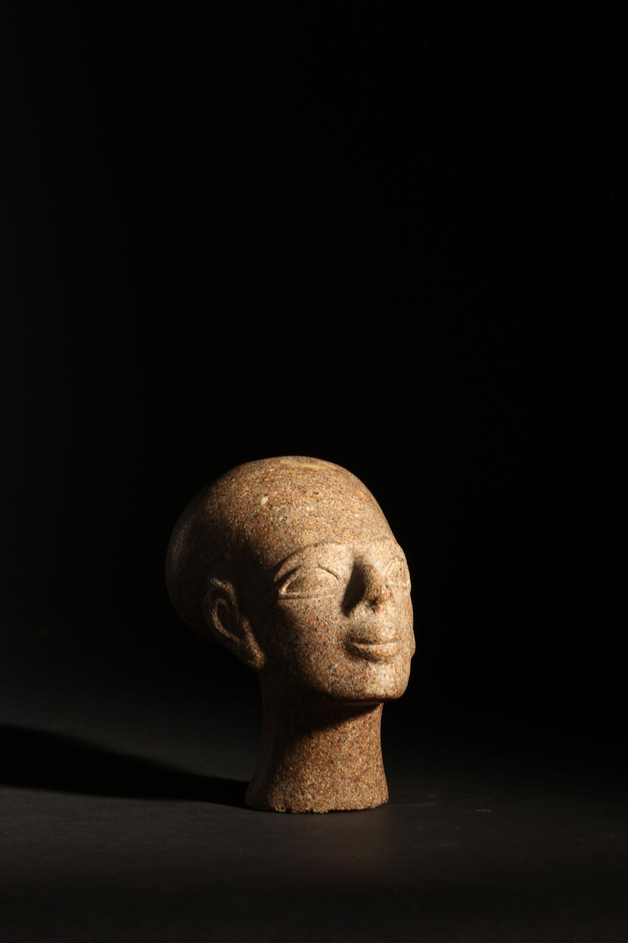 An Ancient (?) Egyptian Amarna (?) Head 古埃及（？），阿玛纳时期（？）。雕刻的头像，可能是公主的头像。硬石。 属于一位有&hellip;