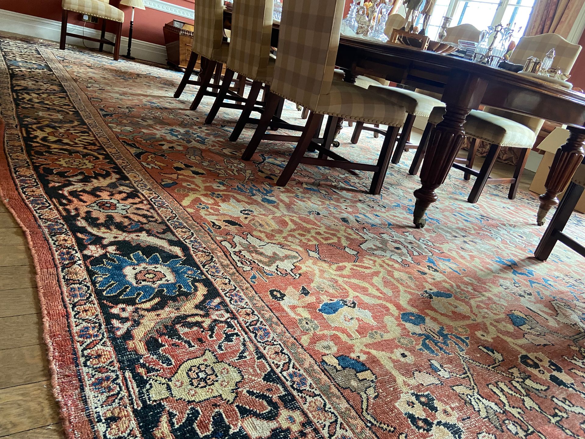 A Persian Mahal Carpet (c. 1900) 一块波斯马哈勒地毯。 约1900年。 一位杰出的有身份的绅士的财产。 尺寸。20英尺（长）x &hellip;