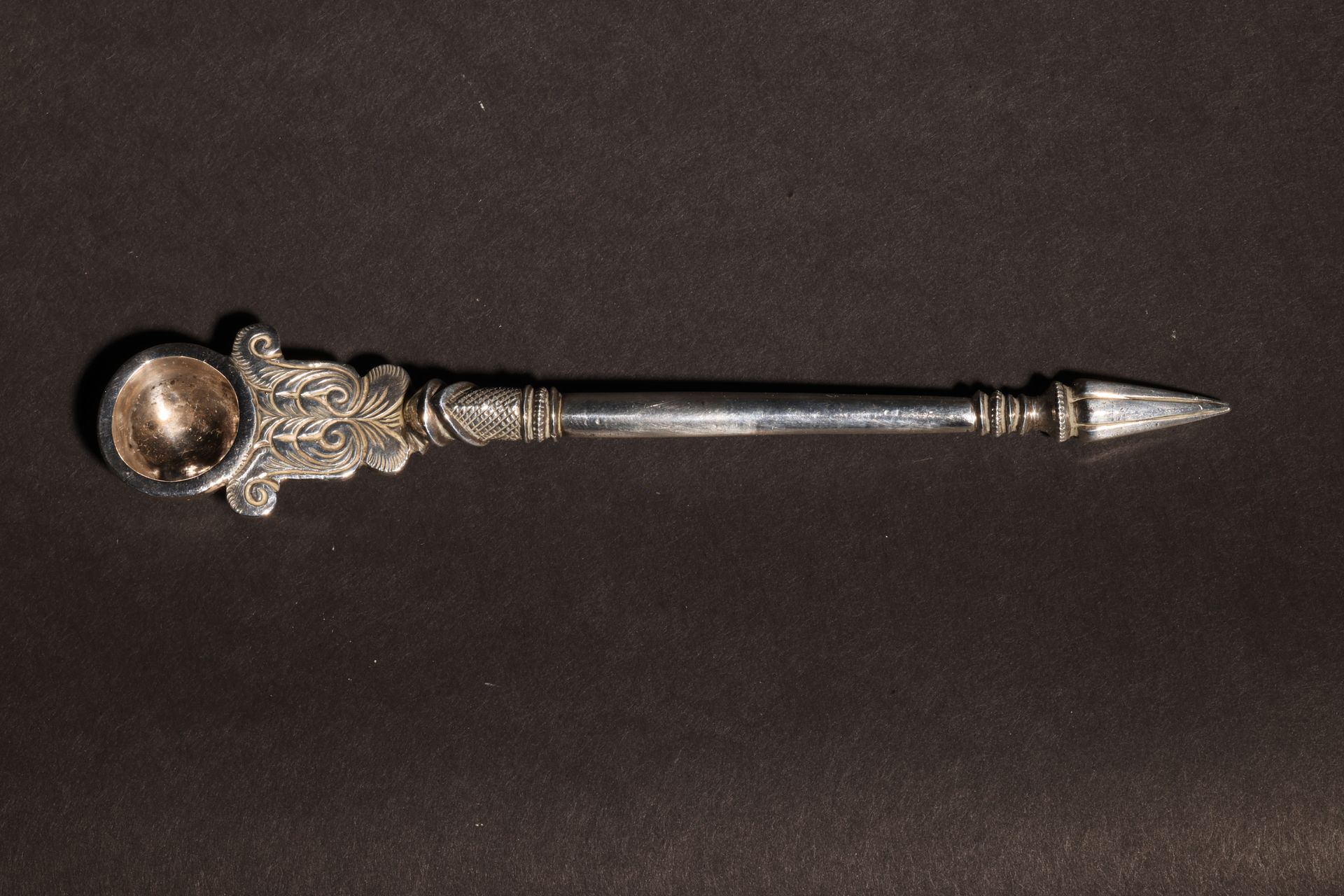 An Antique Antique South Asian Opium Spoon 古老的南亚鸦片汤匙尺寸。约6英寸长
