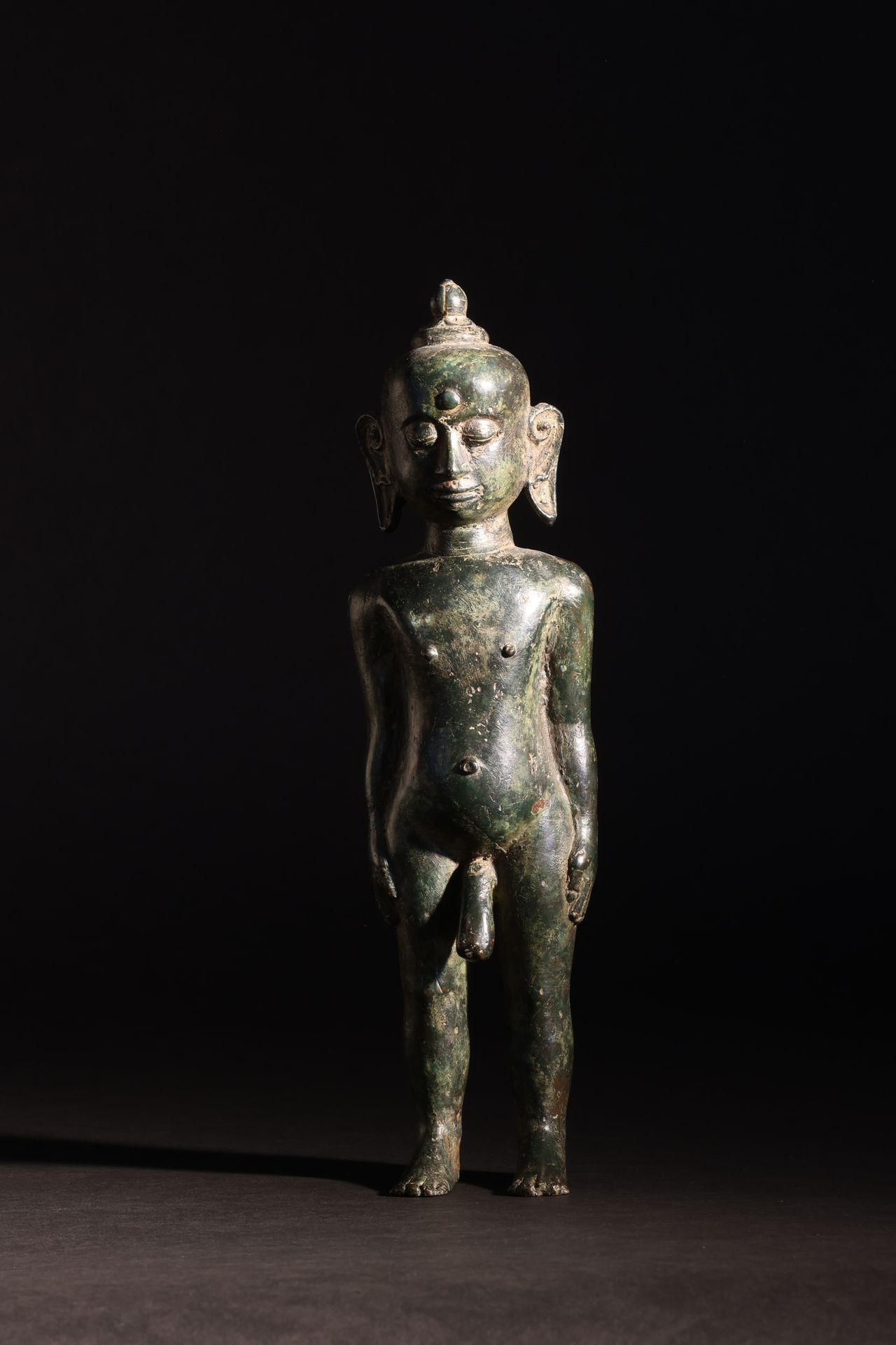 South Asian, 17th-18th Century, Standing Buddhist Bronze 南亚。17/18世纪。站立的佛教徒。青铜器，可&hellip;