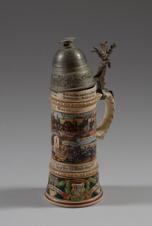 Null 1912-14年，Rendsburg第45炮兵团第3炮团的炮兵多色装饰的陶制后备军人Roose杯。锡制的盖子和水壶是骑手的形状。

德国 20世纪初
&hellip;