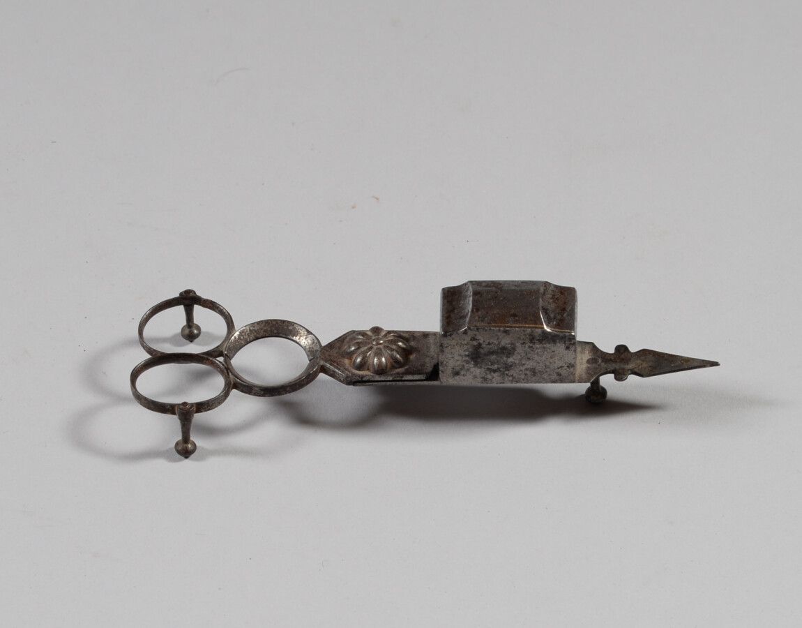 Null Paire de mouchettes en fer.

XVIIIème siècle

Long 16 cm