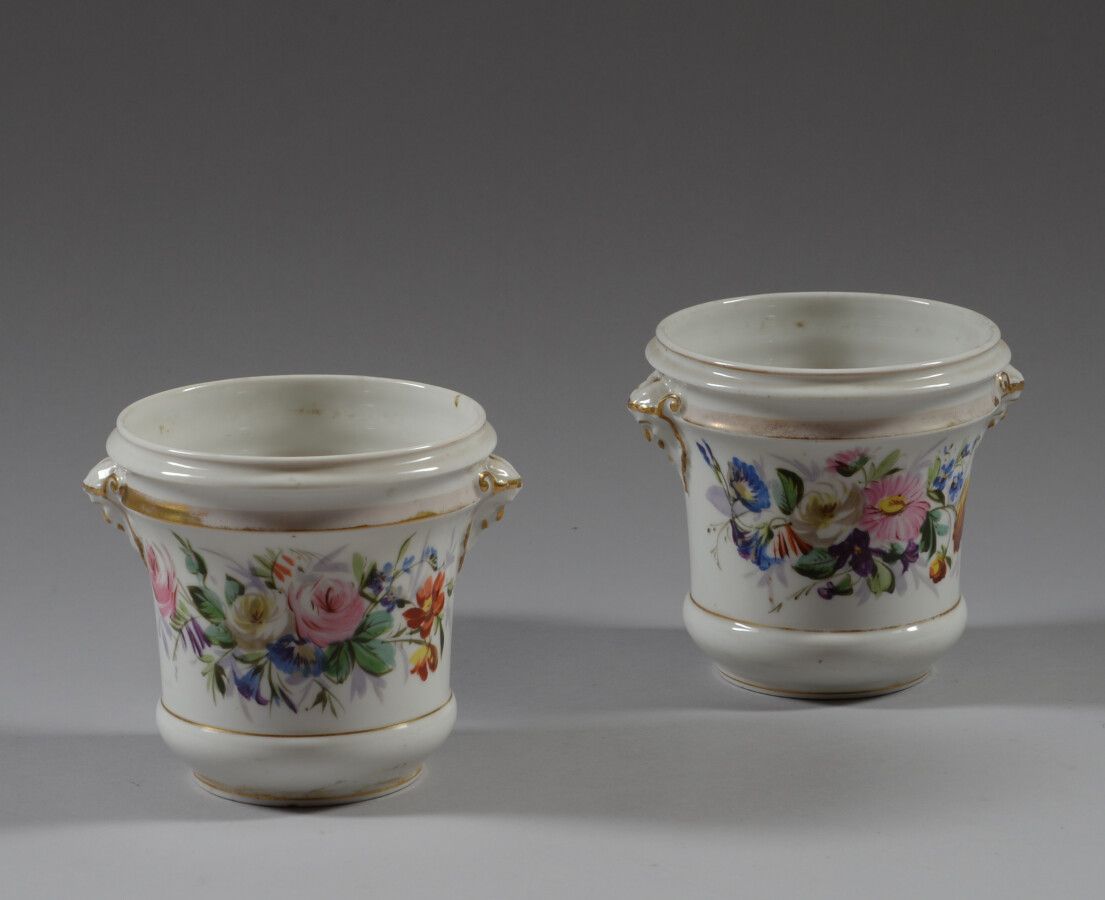 Null PARIS

Paire de cache-pots en porcelaine polychrome à décor de fleurs.

XIX&hellip;