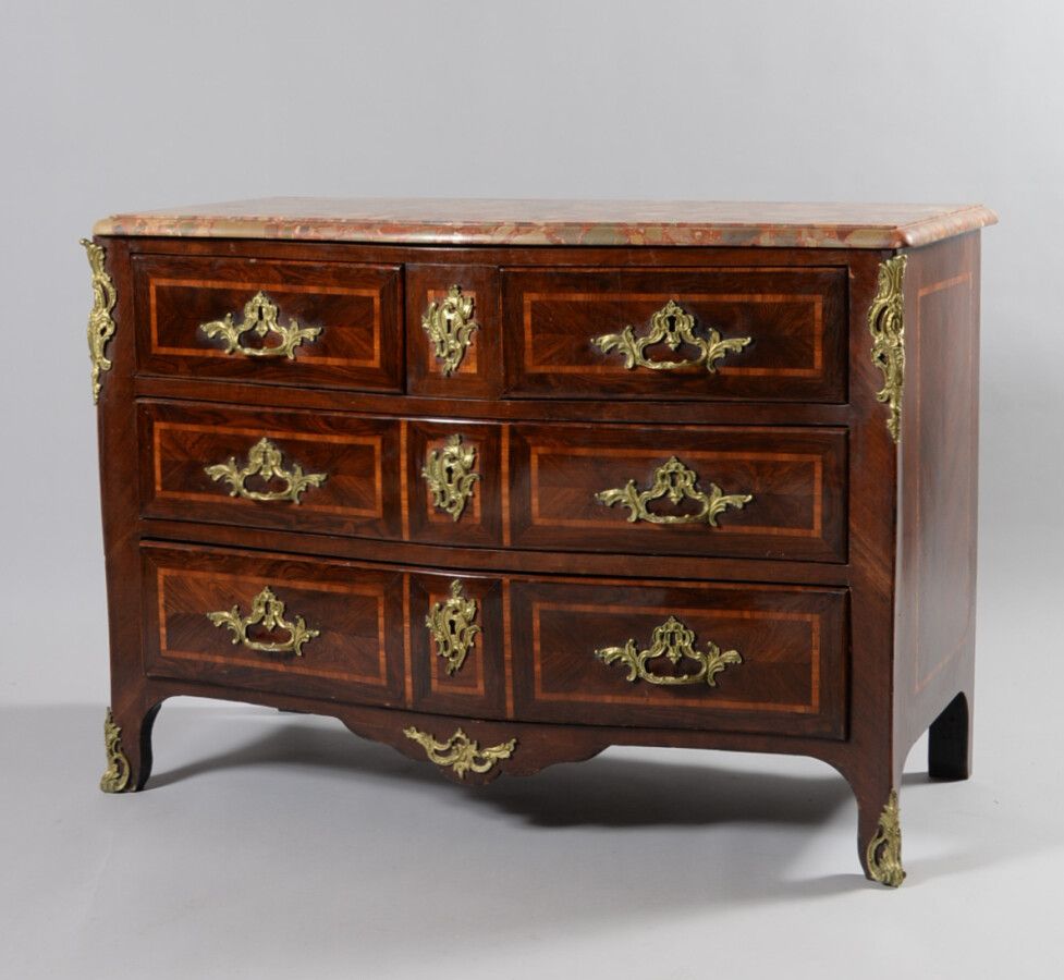 Null Chest of drawers with curved front in rosewood veneer inlaid with light woo&hellip;