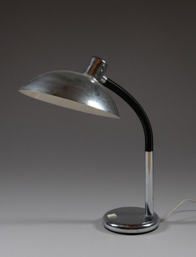 Null Chromed metal desk lamp, lampshade on articulated arm.

Work of the 70's

H&hellip;