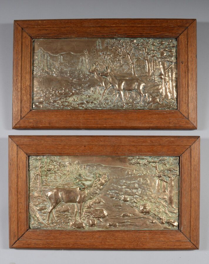 Null 鎏金青铜装饰盘一对，上面有一只雄鹿和两只雌鹿。橡木框架。

高33厘米，宽56厘米