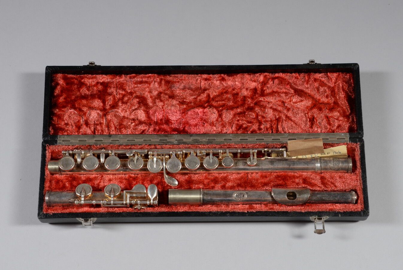 Null 巴黎NOBLET

镀银长笛 " N°34950 "。在它的盒子里。