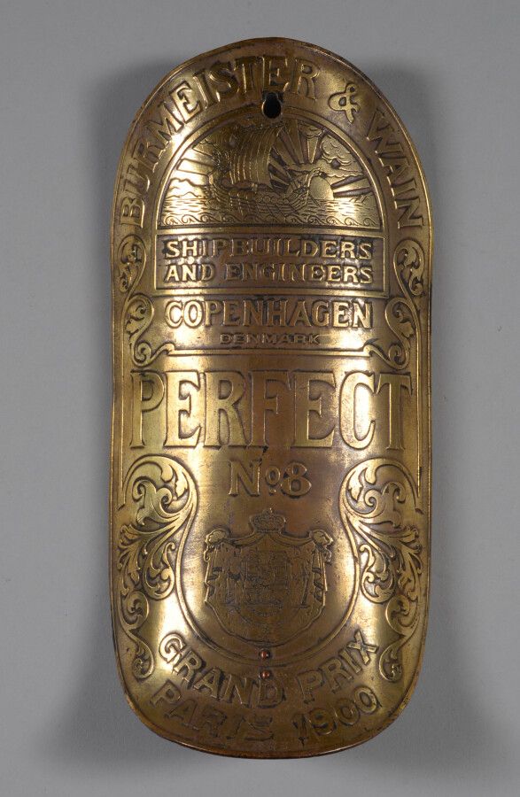 Null Kupferschild des Schiffsbauers "PERFECT N°8 GRAND PRIX PARIS 1900".

Höhe 2&hellip;