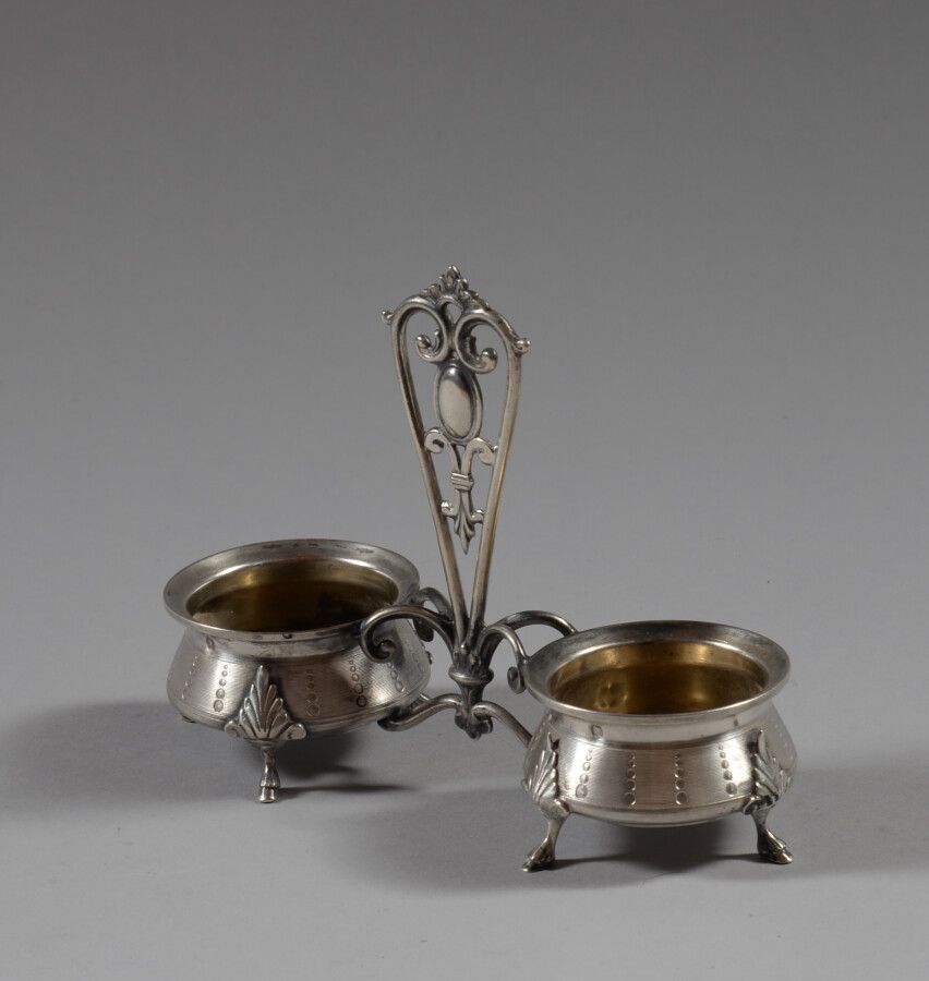 Null Double silver saltcellar resting on six feet with a leafy clasp.

Minerve m&hellip;
