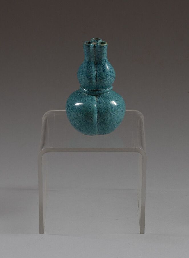 Null CHINE

Petite vase coloquinte en porcelaine monochrome bleu turquoise, col &hellip;