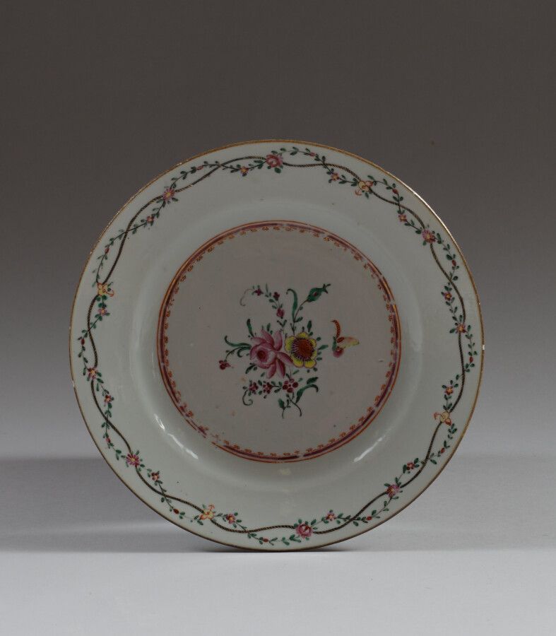 Null CHINE DE COMMANDE

Assiette en porcelaine décorée des émaux de la famille r&hellip;