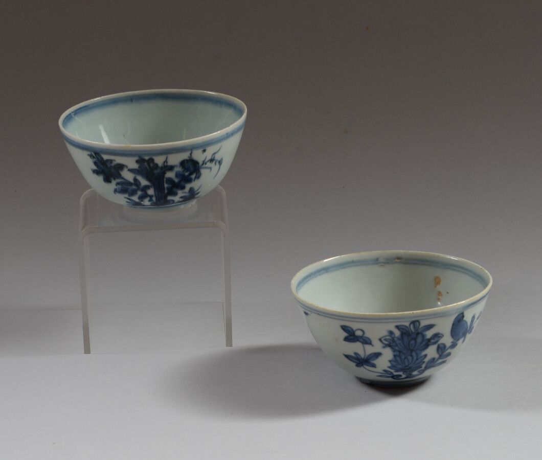 Null CHINE

Paire de bols en porcelaine décorée en bleu sous couverte de motifs &hellip;
