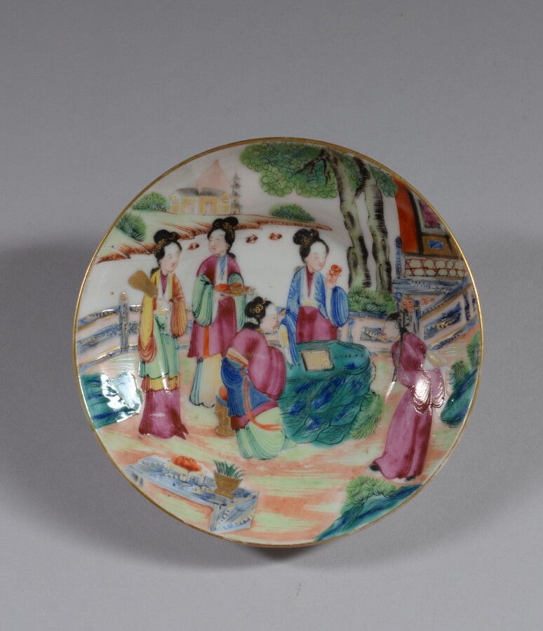 Null CHINE

Coupelle et bol en porcelaine polychrome à décor de courtisanes et d&hellip;