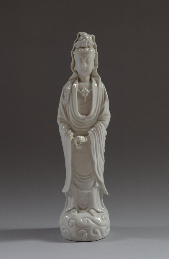 Null CHINE

Grande figurine en porcelaine dit "blanc de Chine" la déesse Guanyin&hellip;