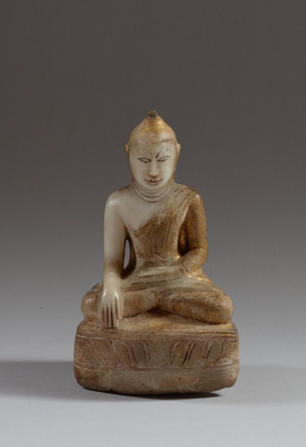 Null 缅甸

一尊部分镀金的雪花石膏佛像，坐在padmasana中，双手呈bhumisparasa mudra。

19世纪

高24厘米