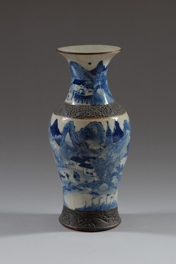 Null CHINE

Vase de forme balustre en porcelaine décorée en bleu sous couverte d&hellip;