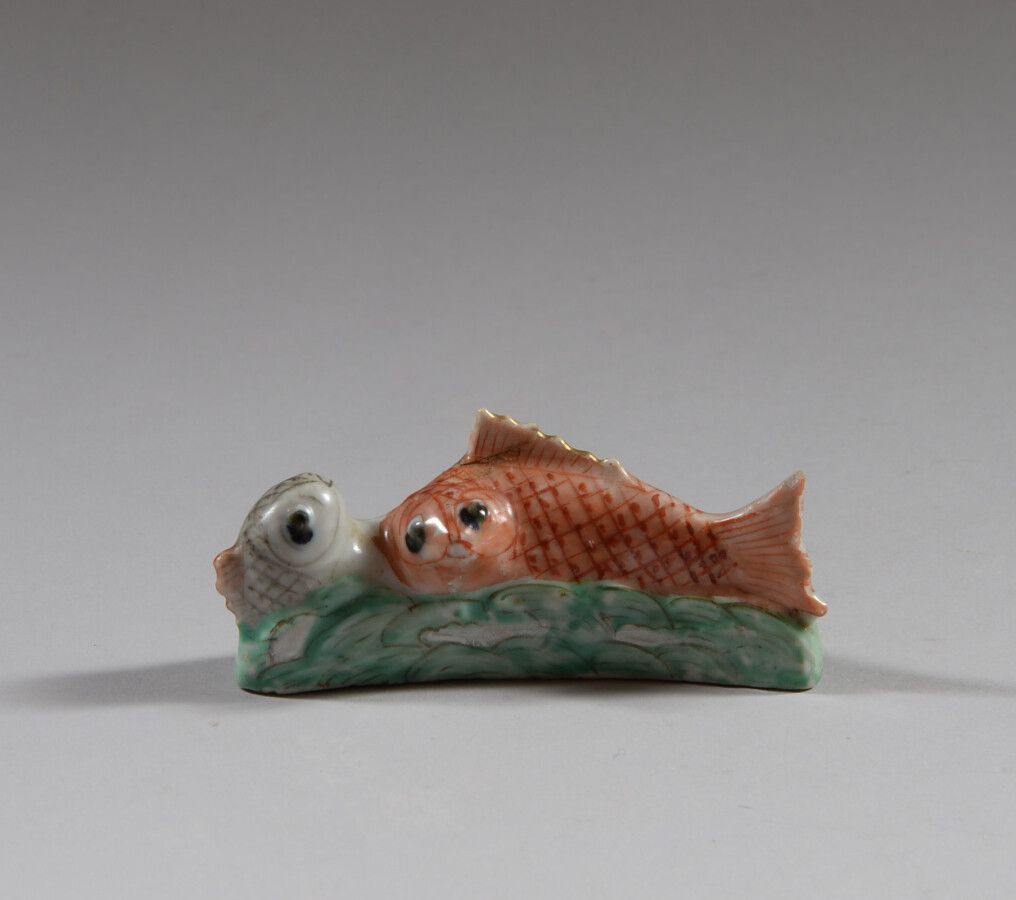 Null CHINE

Porte-pinceaux en porcelaine polychrome en forme de poissons.

XIXèm&hellip;