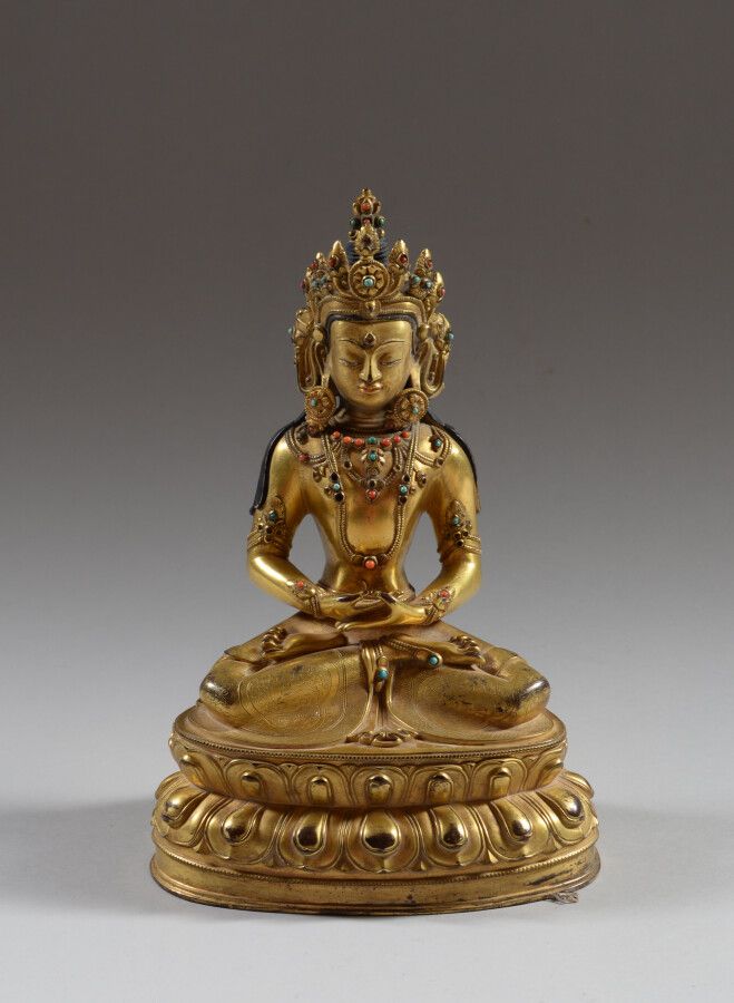 Null TIBET

Statue de bouddha assis en Dhyana Mudra en bronze doré, corail et tu&hellip;