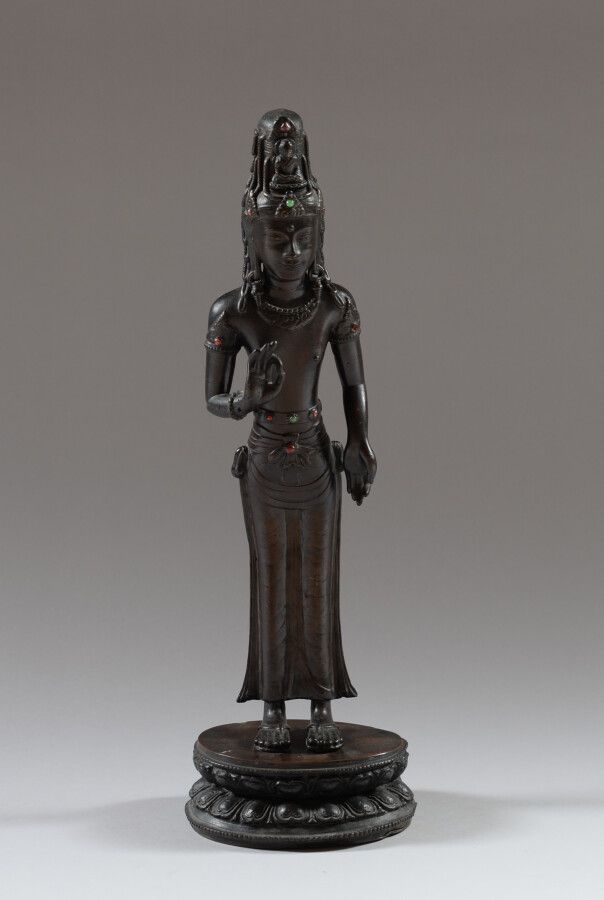 Null LAOS or SOUTH EAST ASIA

Patinated bronze statue of Guanyin standing on a l&hellip;