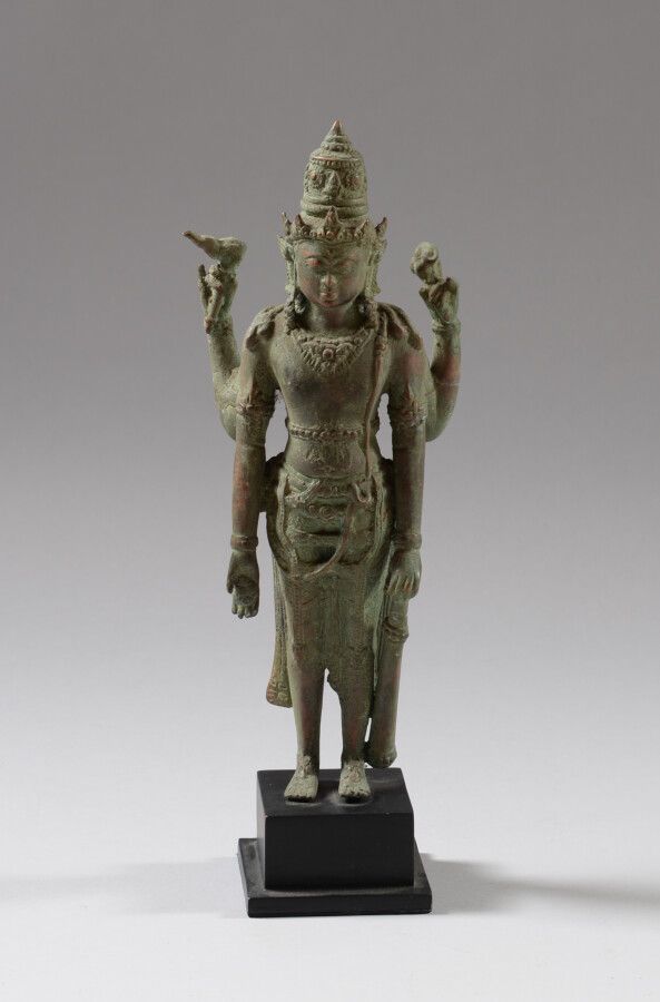 Null INDONÉSIE.

Statue du dieu hindou Vishnou, debout, portant diadème, collier&hellip;