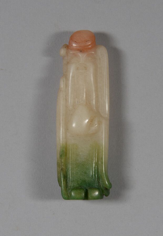 Null CHINE.

Figure en jade figurant l'immortel Li Tieguai représenté debout ave&hellip;