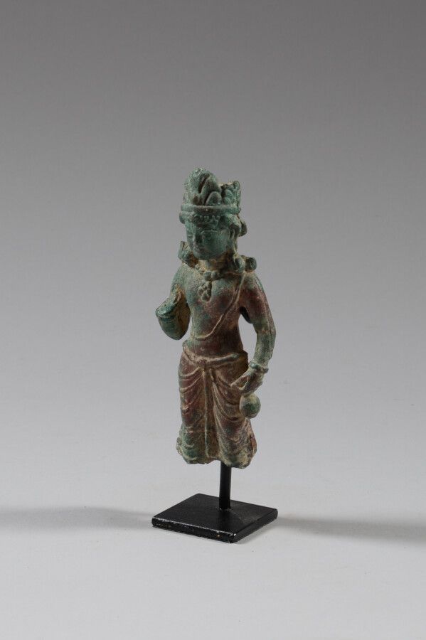 Null PAKISTAN.

Statue du Bodhisattva Padmapani debout, portant diadème, collier&hellip;