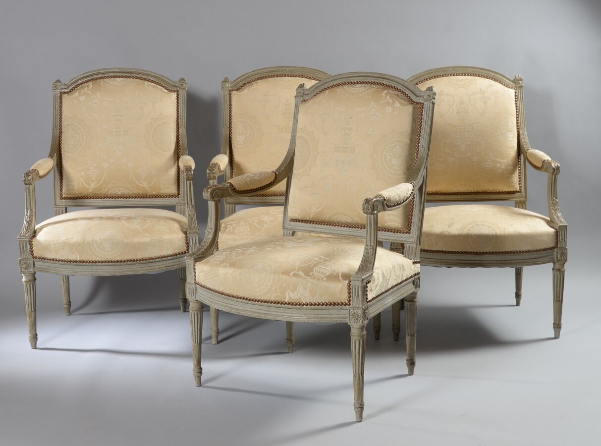 Suite of four armchairs with flat backs in grey lacquered wood, the arms carved &hellip;