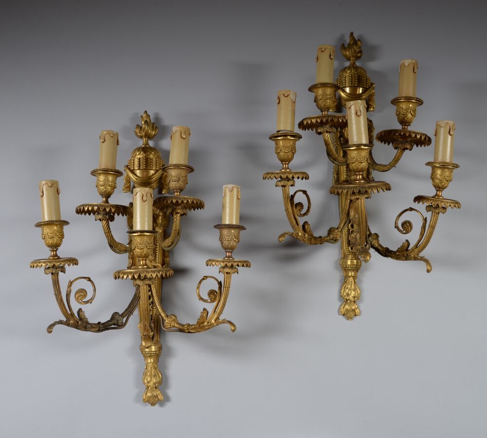 Null Pair of gilt bronze sconces with five arms of light supported by ram heads &hellip;