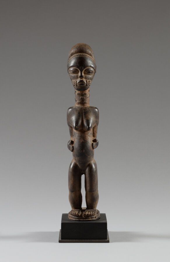 Null BAOULE, Ivory Coast.

Wood, superb patina of use.

Female statue standing o&hellip;